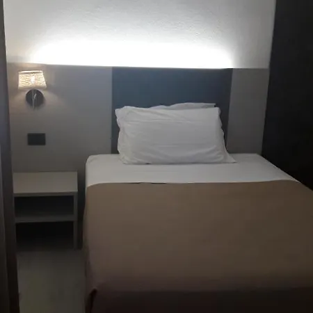 Cinzia 3*