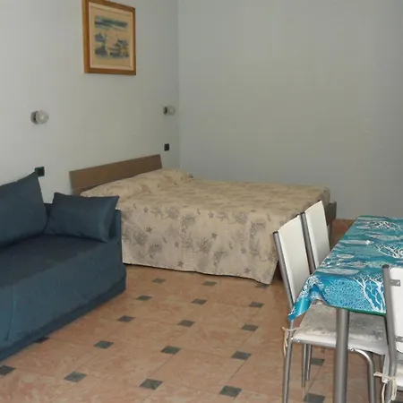 Cinzia 3*
