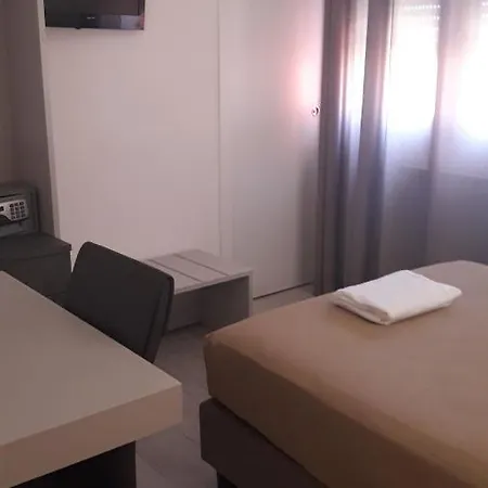 Cinzia ホテル