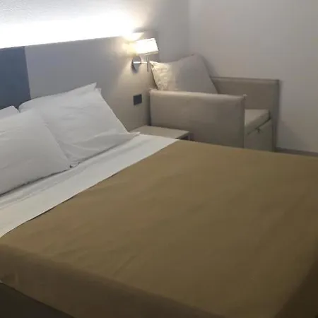 Cinzia 3*