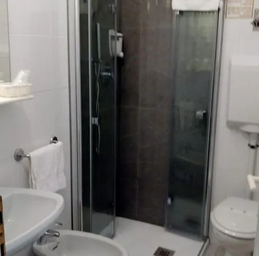 Отель Cinzia 3*